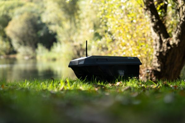 Assassin-GPS Bait Boat With Fish Finder
